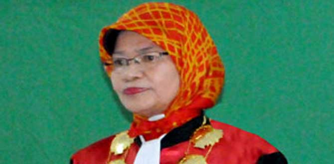 Hj Nurganti Saragih SH, MH