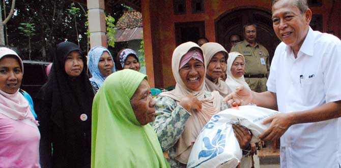 Pembagian Beras