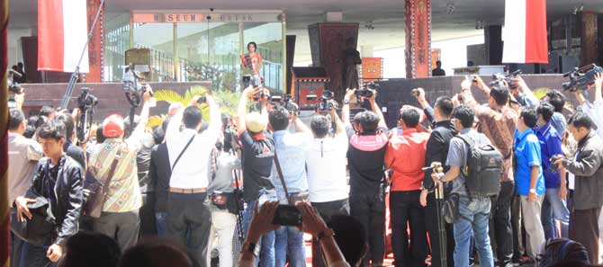 Pembukaan Festival Danau Toba 2014 di Lapangan TB Silalahi Center Balige, Tobasa – tubasmedia.com/sabar hutasoit