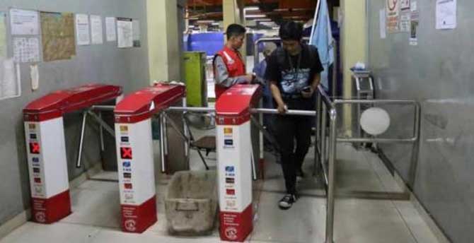 Tiket elektronik (e-ticketing) bus TransJakarta.