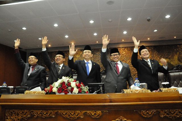 Pimpinan DPR RI 2009-2014 dalam acara Penutupan Masa Sidang I tahun sidang 2014 dan penutupan masa bhakti anggota DPR RI 2009-2014.