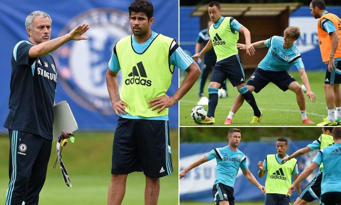 Jose Mourinho dalam sesi latihan bersama tim utama Chelsea (lockerdome)