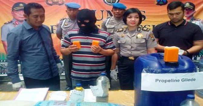 Polres-Gresik-Bongkar-Indus