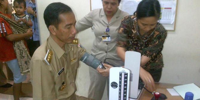 jokowi-diserbu-ibu-ibu-di-puskesmas-jatinegara