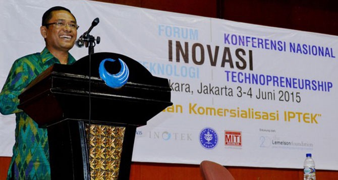 Menteri Perindustrian Saleh Husin memberikan sambutan pada Forum Inovasi Teknologi dan Konferensi Nasional Inovasi Technopreneurship Tahun 2015 di Jakarta, 3 Juni 2015. Menperin menegaskan bahwa ada dua pilar penting yang mampu mendukung peningkatan daya saing ekonomi nasional, yaitu inovasi dan kesiapan teknologi. 