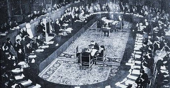 Konferensi-Meja-Bundar12.jp